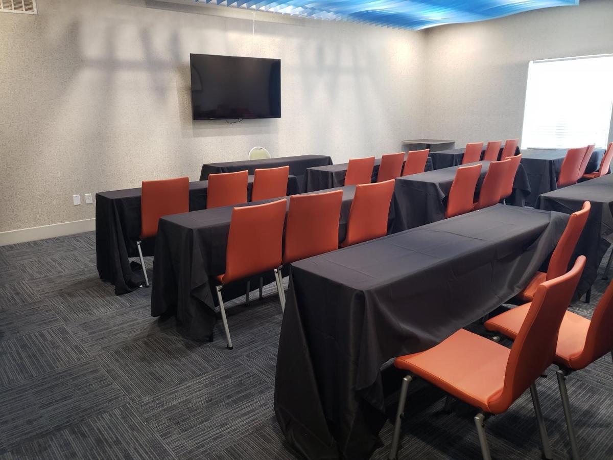 Holiday Express North Telecom Park By Ihg Hotel Tampa