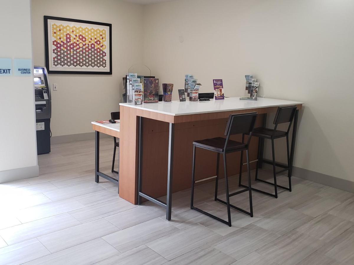 Hotel Express Tampa North Telecom Park By Ihg